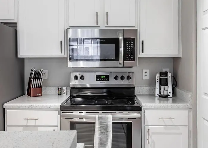 Landing Modern With Amazing Amenities *